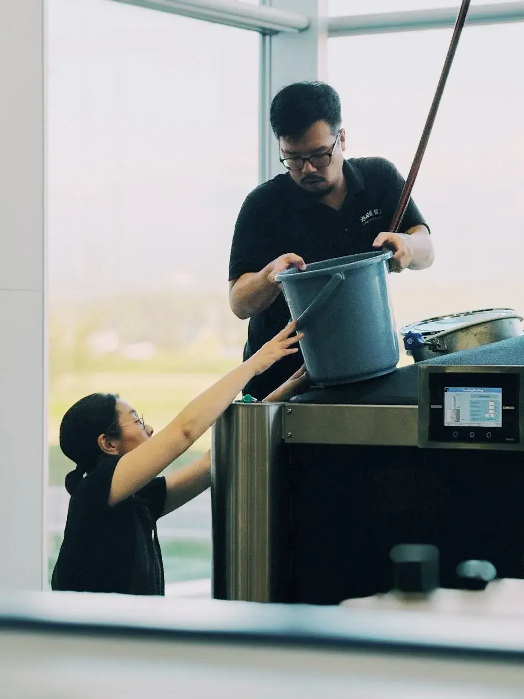 蒸留工程でのチームワーク